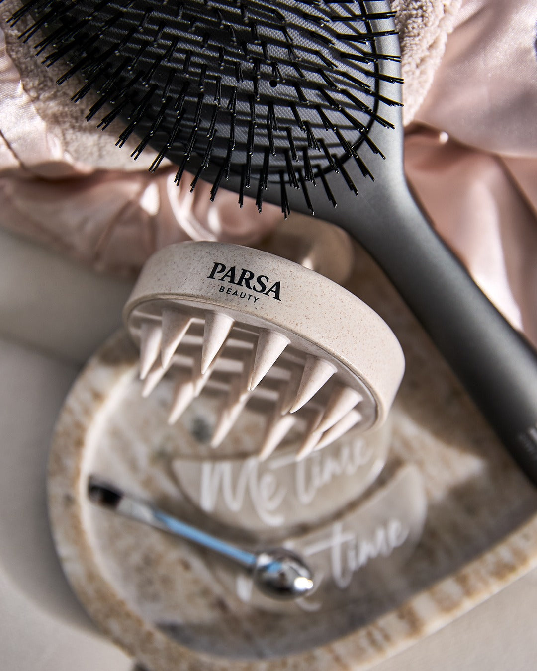 Parsa_Beauty_Shampoo_Brush_Lifestyle.jpg
