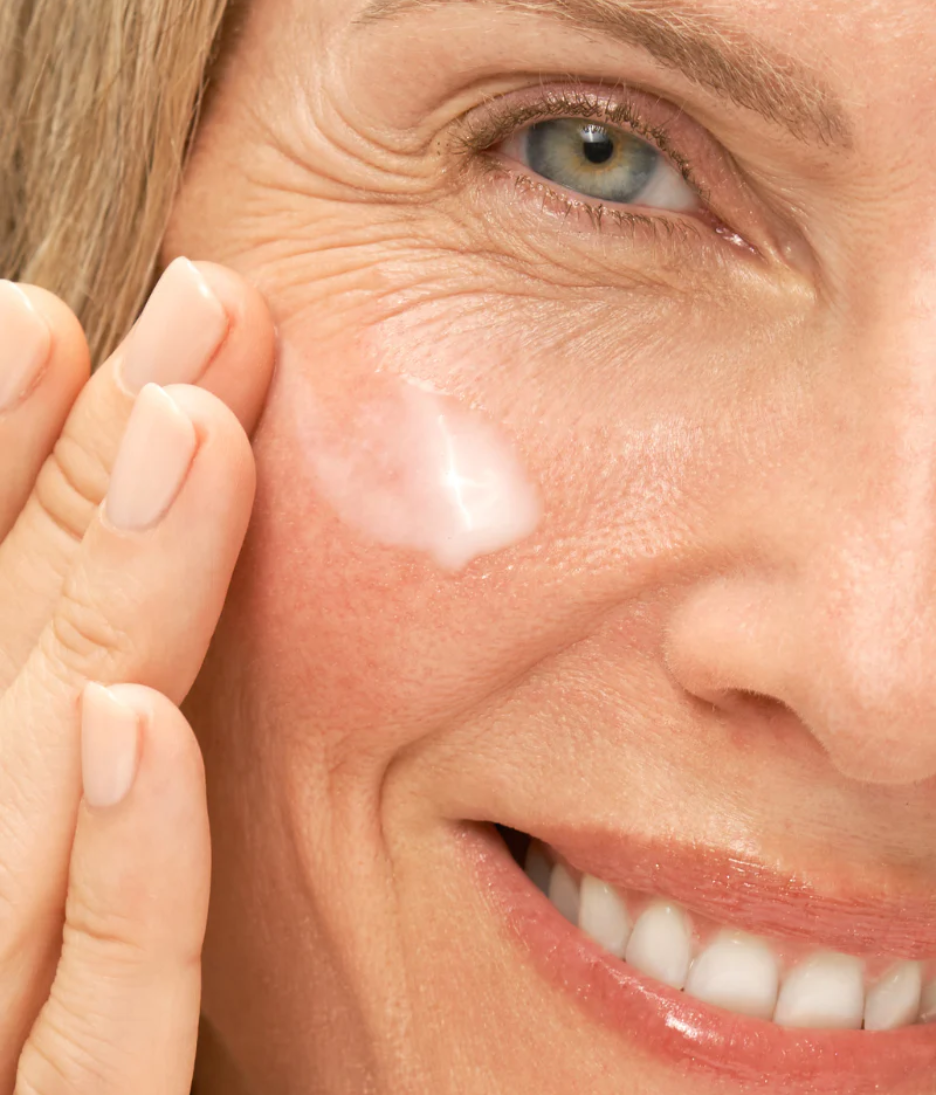 Dr. Loretta Anti-Aging Repair Serum 30ml model shot with product application
