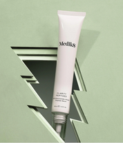 Medik8 Clarity Peptides green background